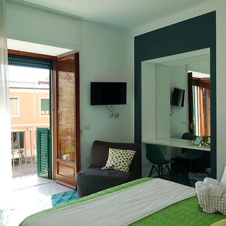 Ninina Boutique Suites ซาแลร์โน ภายนอก รูปภาพ