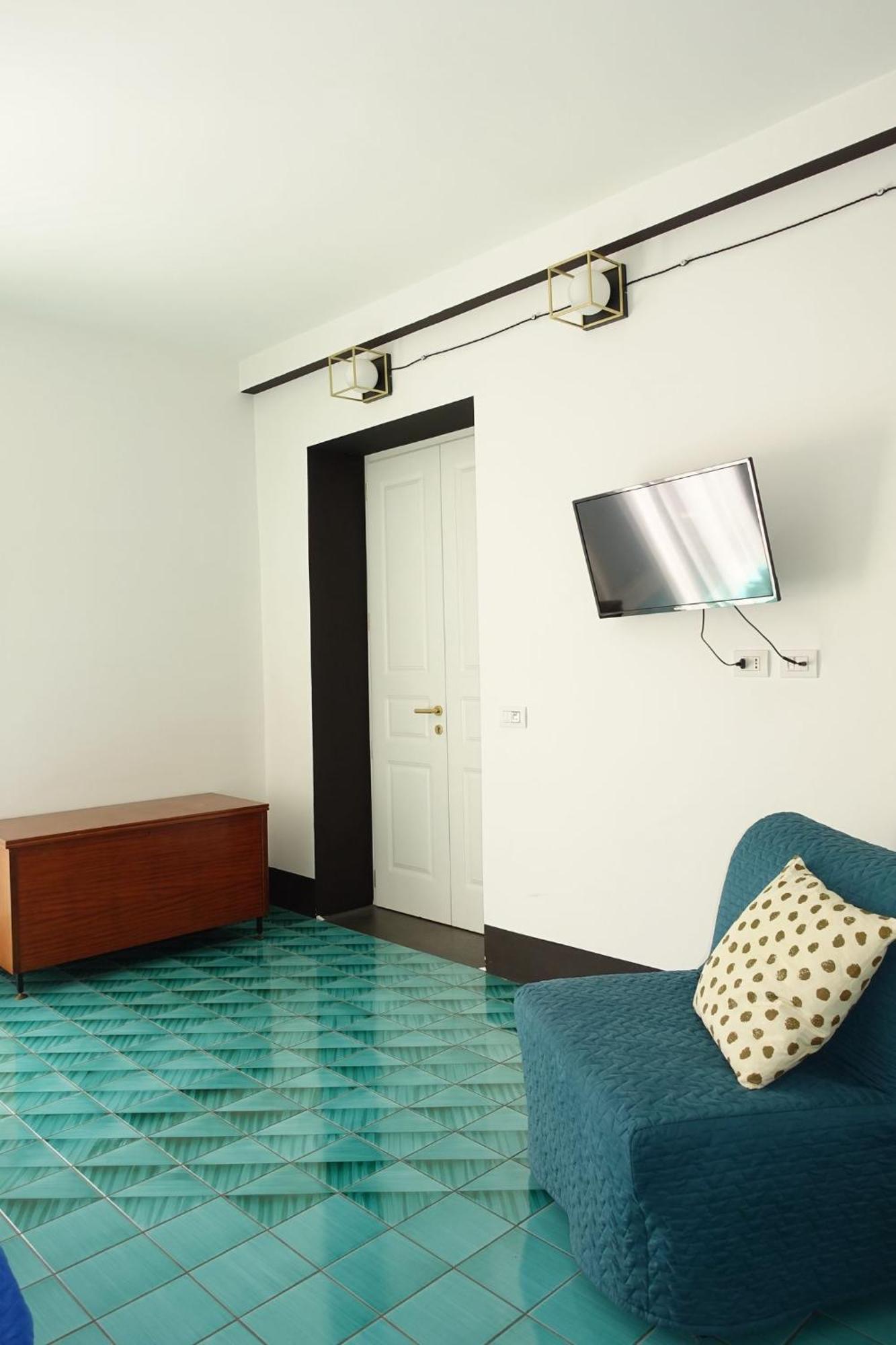 Ninina Boutique Suites ซาแลร์โน ภายนอก รูปภาพ